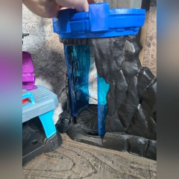 2 Imaginex Batman Playsets Bat Tech Bat Cave and Wayne Manor Bat Cave light up - Picture 5 of 16